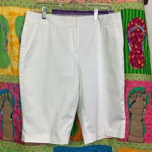 Classiques Entier white walking shorts.